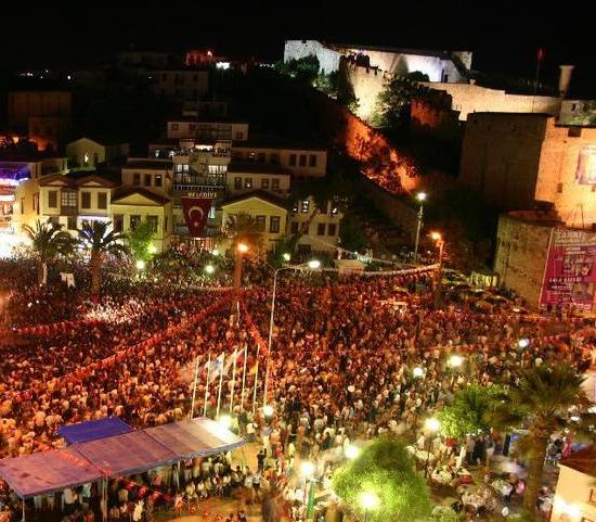 19 Mayıs�ta Çeşme turu YeniGezi 19 Mayıs�ta Çeşme turu YeniGezi